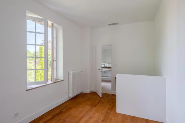 Sainte-Foy-lès-Lyon – Propriété bourgeoise rénovée avec terrain constructible de 6 093 m²