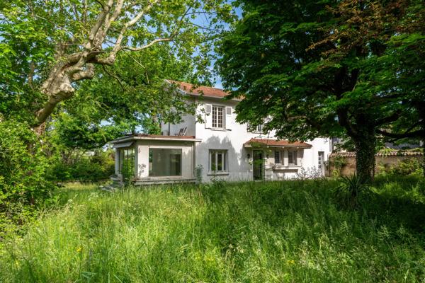 Sainte-Foy-lès-Lyon – Propriété bourgeoise rénovée avec terrain constructible de 6 093 m²