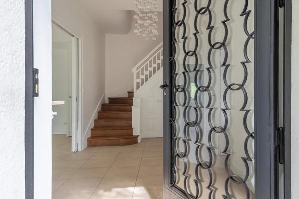 Sainte-Foy-lès-Lyon – Propriété bourgeoise rénovée avec terrain constructible de 6 093 m²