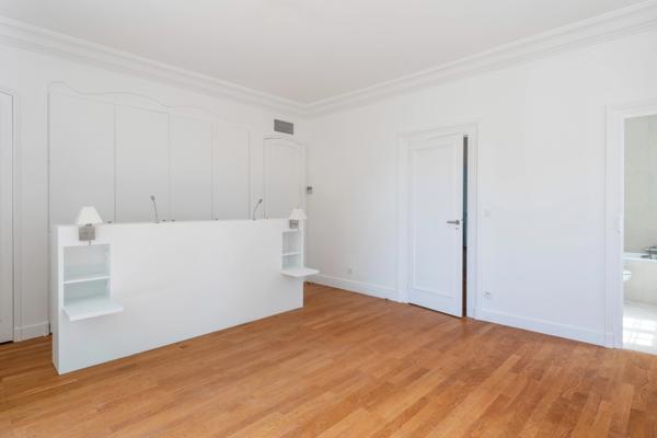 Sainte-Foy-lès-Lyon – Propriété bourgeoise rénovée avec terrain constructible de 6 093 m²