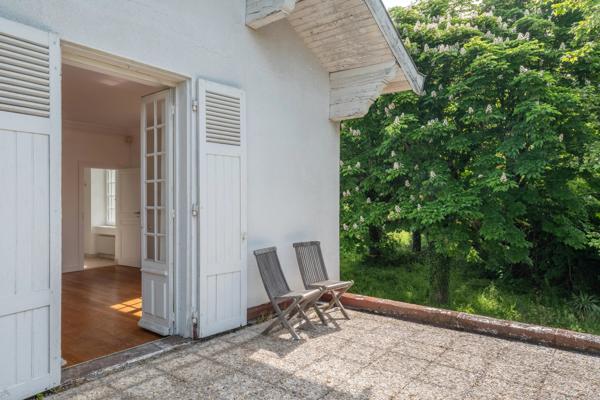 Sainte-Foy-lès-Lyon – Propriété bourgeoise rénovée avec terrain constructible de 6 093 m²