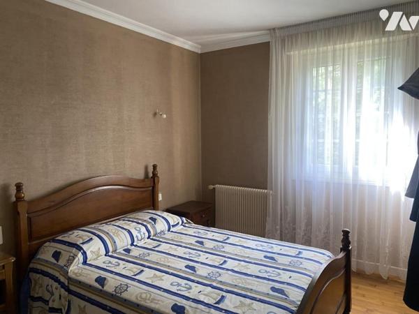 CHAMBRE ET SANITAIRES AU RDC/ GRAND JARDIN CLOS/ DPENDANCE