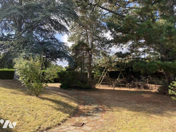 CHAMBRE ET SANITAIRES AU RDC/ GRAND JARDIN CLOS/ DPENDANCE