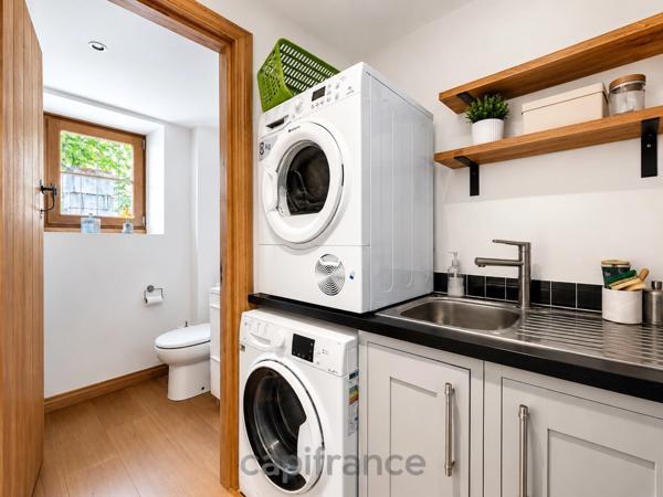 Maison de caractère en pierre, entièrement restaurée avec goût, à deux pas d'un village classé