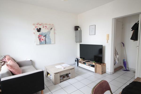 Immeuble Epernon 3 F2 avec parking pour investissement locatif.
