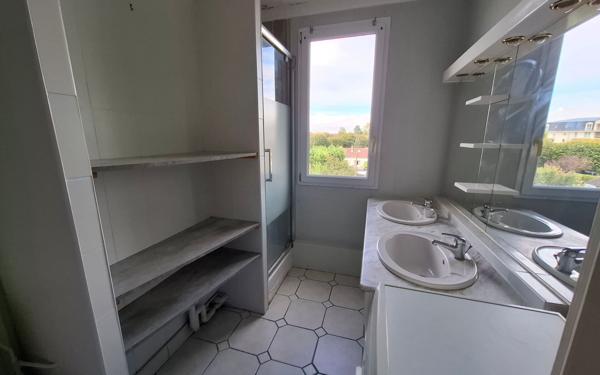 Appartement à vendre    3 pièces •  Compiègne