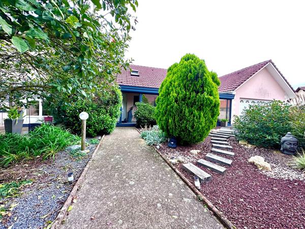 MARAINVILLER : charmante maison d'environ 172 m² avec piscine