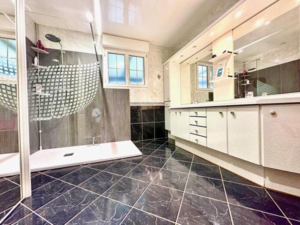 MARAINVILLER : charmante maison d'environ 172 m² avec piscine