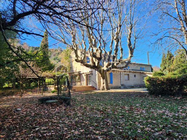 Maison en pierre de 193,91 m²