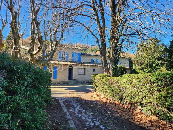 Maison en pierre de 193,91 m²