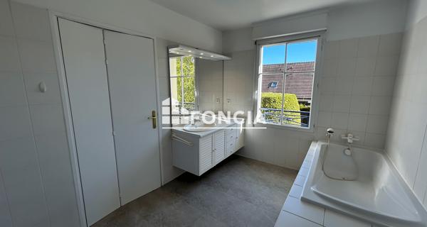Location Appartement 3 pièces 145.38 m² - Laon 02000