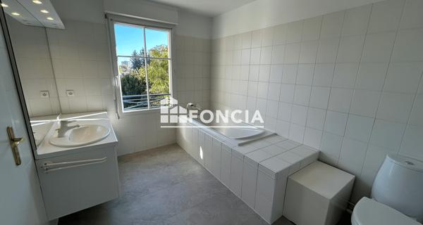 Location Appartement 3 pièces 145.38 m² - Laon 02000
