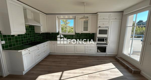 Location Appartement 3 pièces 145.38 m² - Laon 02000