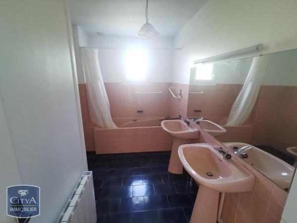 Maison à louer 4 pièces 96.5m² La Couronne (16400)
