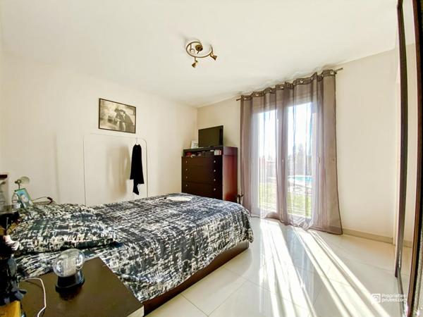 Maison familiale 155 m² à Ambarès-et-Lagrave 4 chambres, suite parentale, piscine, terrasse bois et garage