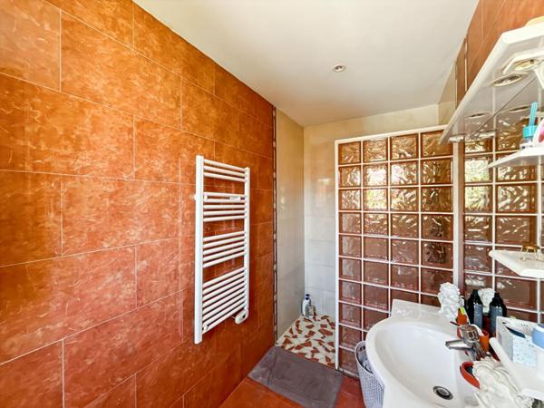 Maison familiale 155 m² à Ambarès-et-Lagrave 4 chambres, suite parentale, piscine, terrasse bois et garage