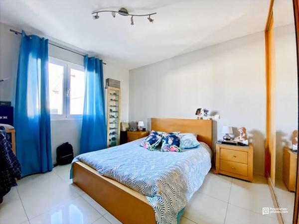 Maison familiale 155 m² à Ambarès-et-Lagrave 4 chambres, suite parentale, piscine, terrasse bois et garage