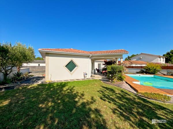 Maison familiale 155 m² à Ambarès-et-Lagrave 4 chambres, suite parentale, piscine, terrasse bois et garage