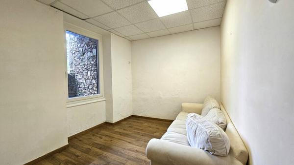 SAINT GENIX LES VILLAGES - Local commercial - 64m² - centre vilage