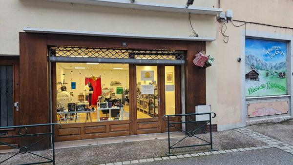 SAINT GENIX LES VILLAGES - Local commercial - 64m² - centre vilage