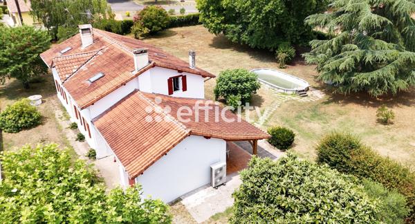Maison
         8 pièces
        - 164 m² 369 000 € *