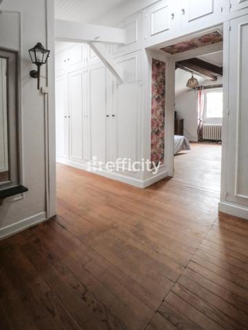Maison
         8 pièces
        - 164 m² 369 000 € *