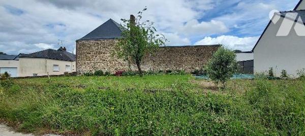 Sur la commune d'ASTILLE,

 belle parcelle de terrain constructible et déjà viabilisée. Vous ...