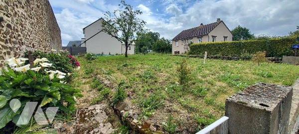 Sur la commune d'ASTILLE,

 belle parcelle de terrain constructible et déjà viabilisée. Vous ...