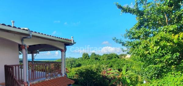 Villa d exception - Surface habitable : 113 m² - Emprise au sol : 199 m² - Terrain : 1000 m² - Vue mer & Piscine