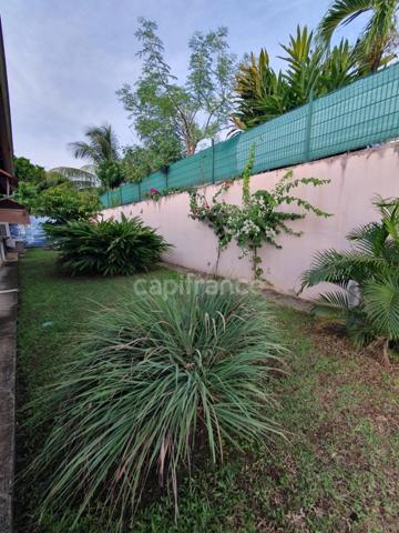 Villa d exception - Surface habitable : 113 m² - Emprise au sol : 199 m² - Terrain : 1000 m² - Vue mer & Piscine