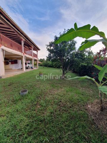 Villa d exception - Surface habitable : 113 m² - Emprise au sol : 199 m² - Terrain : 1000 m² - Vue mer & Piscine