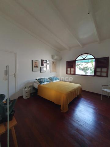 Villa d exception - Surface habitable : 113 m² - Emprise au sol : 199 m² - Terrain : 1000 m² - Vue mer & Piscine