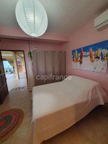 Villa d exception - Surface habitable : 113 m² - Emprise au sol : 199 m² - Terrain : 1000 m² - Vue mer & Piscine