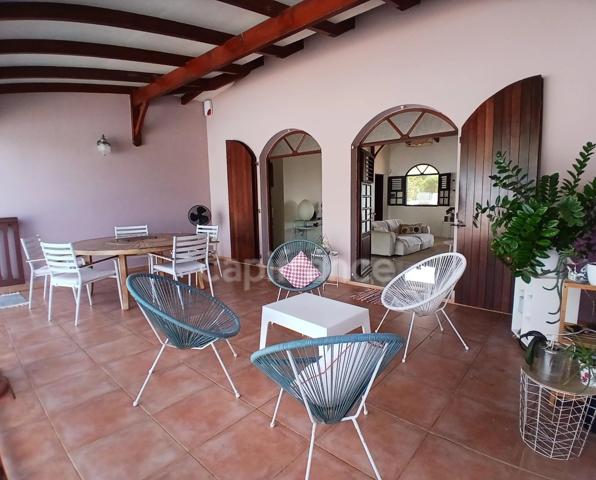Villa d exception - Surface habitable : 113 m² - Emprise au sol : 199 m² - Terrain : 1000 m² - Vue mer & Piscine
