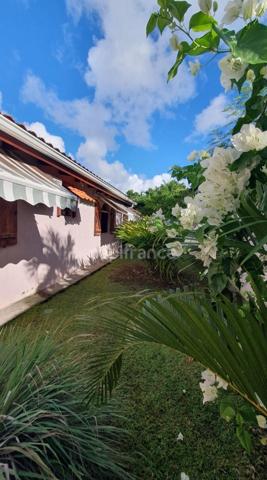 Villa d exception - Surface habitable : 113 m² - Emprise au sol : 199 m² - Terrain : 1000 m² - Vue mer & Piscine