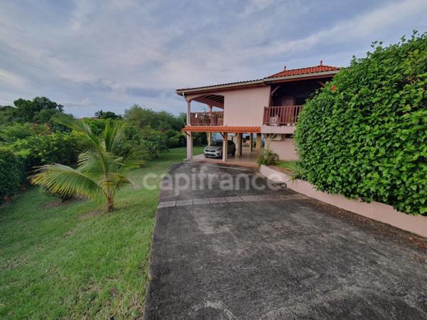 Villa d exception - Surface habitable : 113 m² - Emprise au sol : 199 m² - Terrain : 1000 m² - Vue mer & Piscine