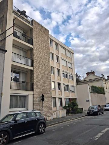 Appartement 5 pièces, 3 chambres, 2 balcons, Cave et Garage