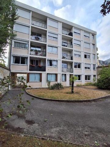 Appartement 5 pièces, 3 chambres, 2 balcons, Cave et Garage