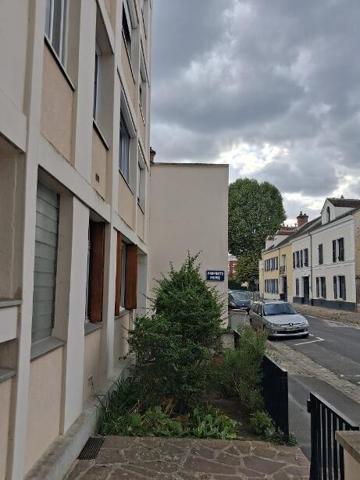 Appartement 5 pièces, 3 chambres, 2 balcons, Cave et Garage