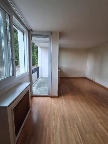 Appartement 5 pièces, 3 chambres, 2 balcons, Cave et Garage