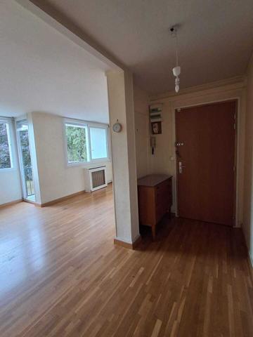 Appartement 5 pièces, 3 chambres, 2 balcons, Cave et Garage