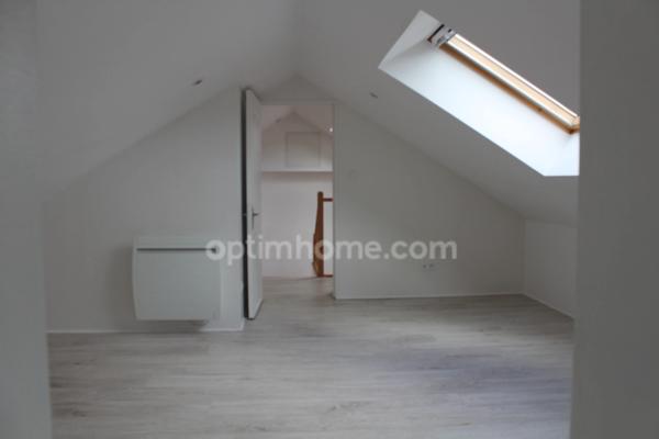 Maison individuelle rénovée sur sous-sol, très lumineuse, 4 chambres possibles, sur terrain de 909m² - La Francheville (08).