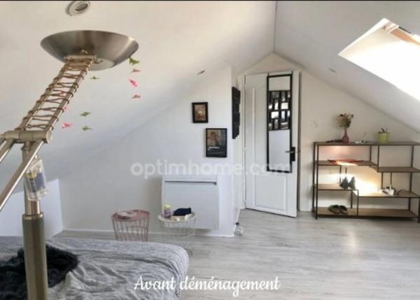 Maison individuelle rénovée sur sous-sol, très lumineuse, 4 chambres possibles, sur terrain de 909m² - La Francheville (08).