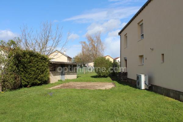 Maison individuelle rénovée sur sous-sol, très lumineuse, 4 chambres possibles, sur terrain de 909m² - La Francheville (08).