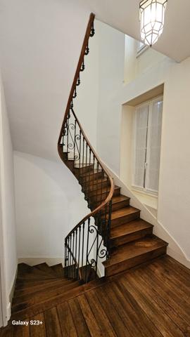 Bourgeoise - 9 pièces - 199 m²