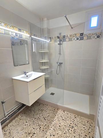 Istres : Appartement T2 Rénové avec Balcon - Calme et proche de la plage !