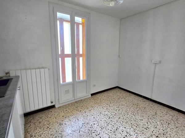 Istres : Appartement T2 Rénové avec Balcon - Calme et proche de la plage !