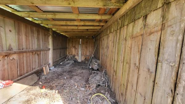 24130  Entre  Bergerac et Mussidan Grange bois   sur parcelles de 5900 m²  environ