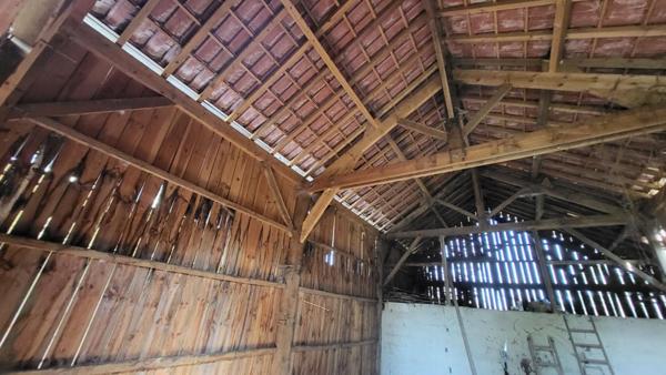 24130  Entre  Bergerac et Mussidan Grange bois   sur parcelles de 5900 m²  environ