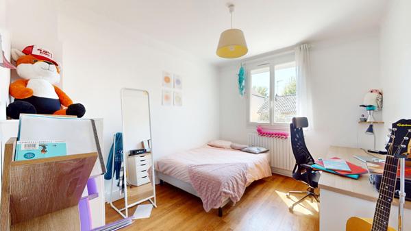 Maison à vendre à Antony - 6 pièces, 3 chambres, calme et bon état